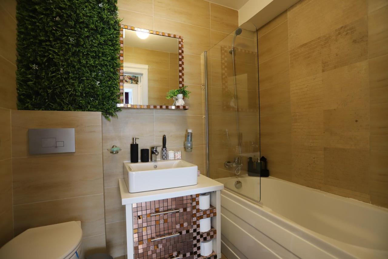 Apartament Beauty Smarald By Cosmopolis Stefanestii de Jos Exterior photo